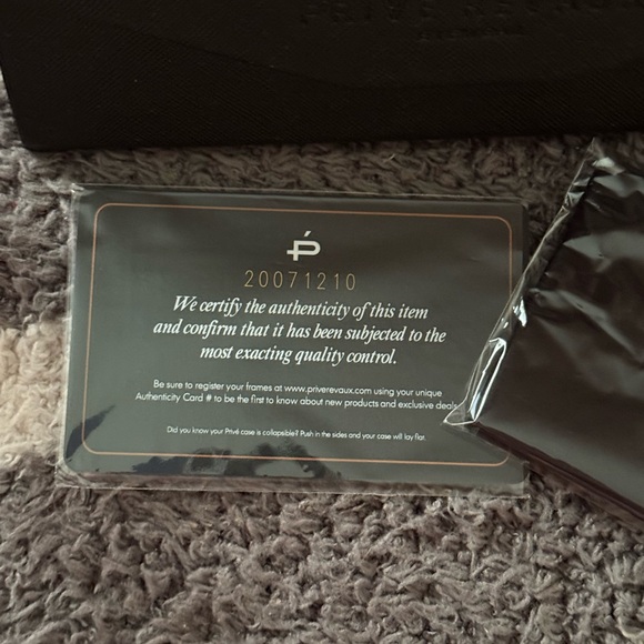 NEW IN BOX PRIVE REVAUX “THE CLASSIC “POLARIZED SUNGLASSES
52-22-150 - Picture 6 of 11